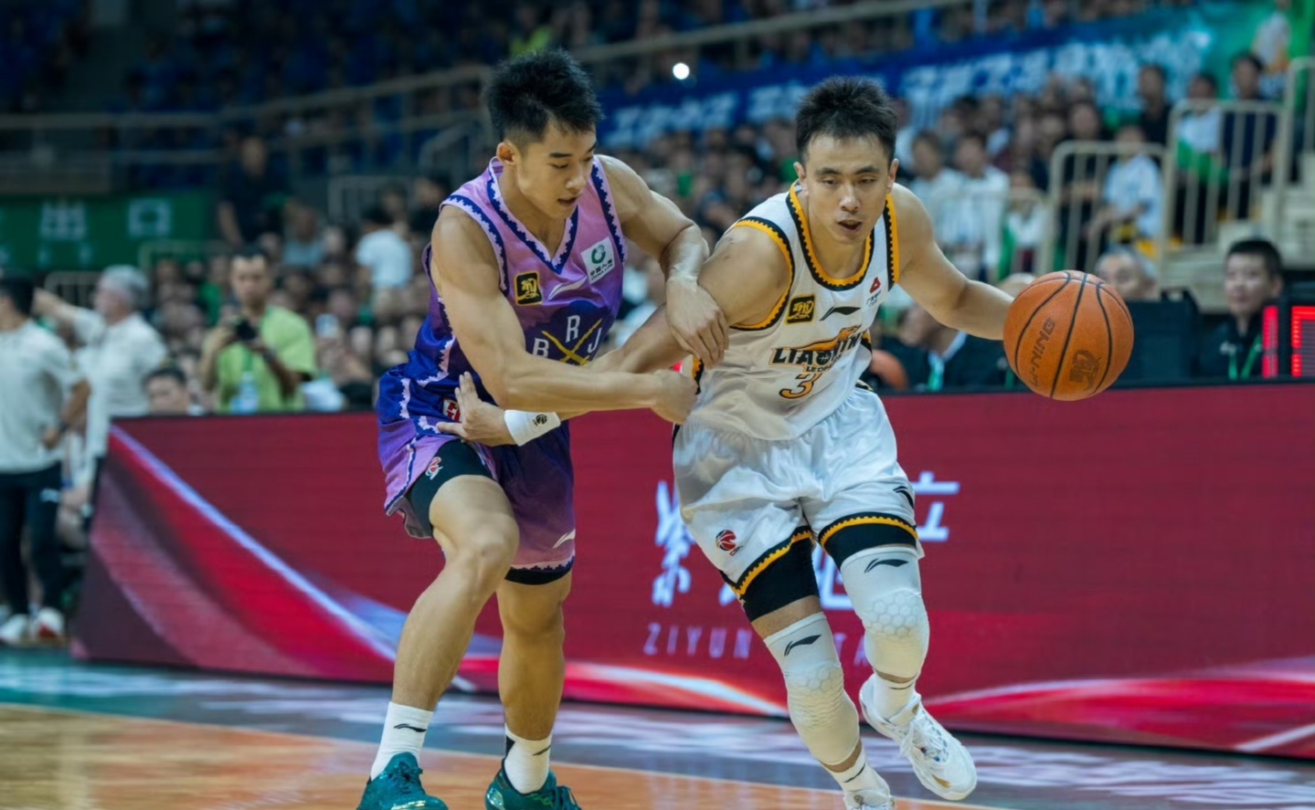 CBA季后赛国际比赛日走向成谜，金州勇士扳平良机，质疑声仍在，年轻球员得到机会的简单介绍